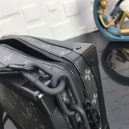 ルイ・ヴィトン ソフトトランク モノグラム エクリプス – LVB060