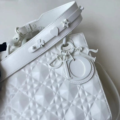 クリスチャン・ディオール ミディアム レディ ディオール バッグ