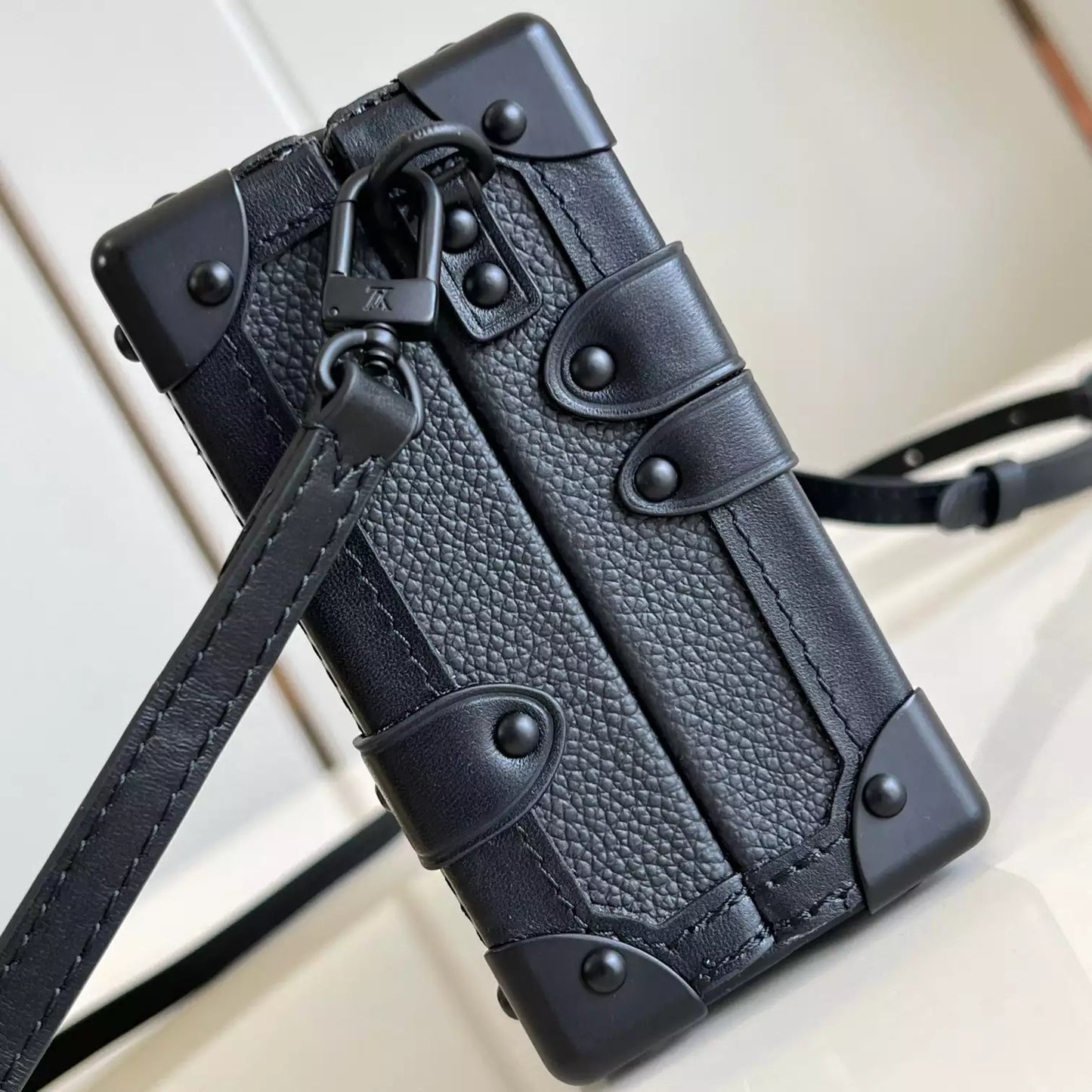 プチ マル ハンドバッグ ブラック 牛革 M24303 – LW430