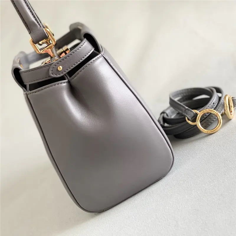 フェンディ ピーカブー シープスキンバッグ