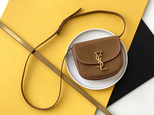 KAIA スモールサッチェル（スムースヴィンテージレザー）