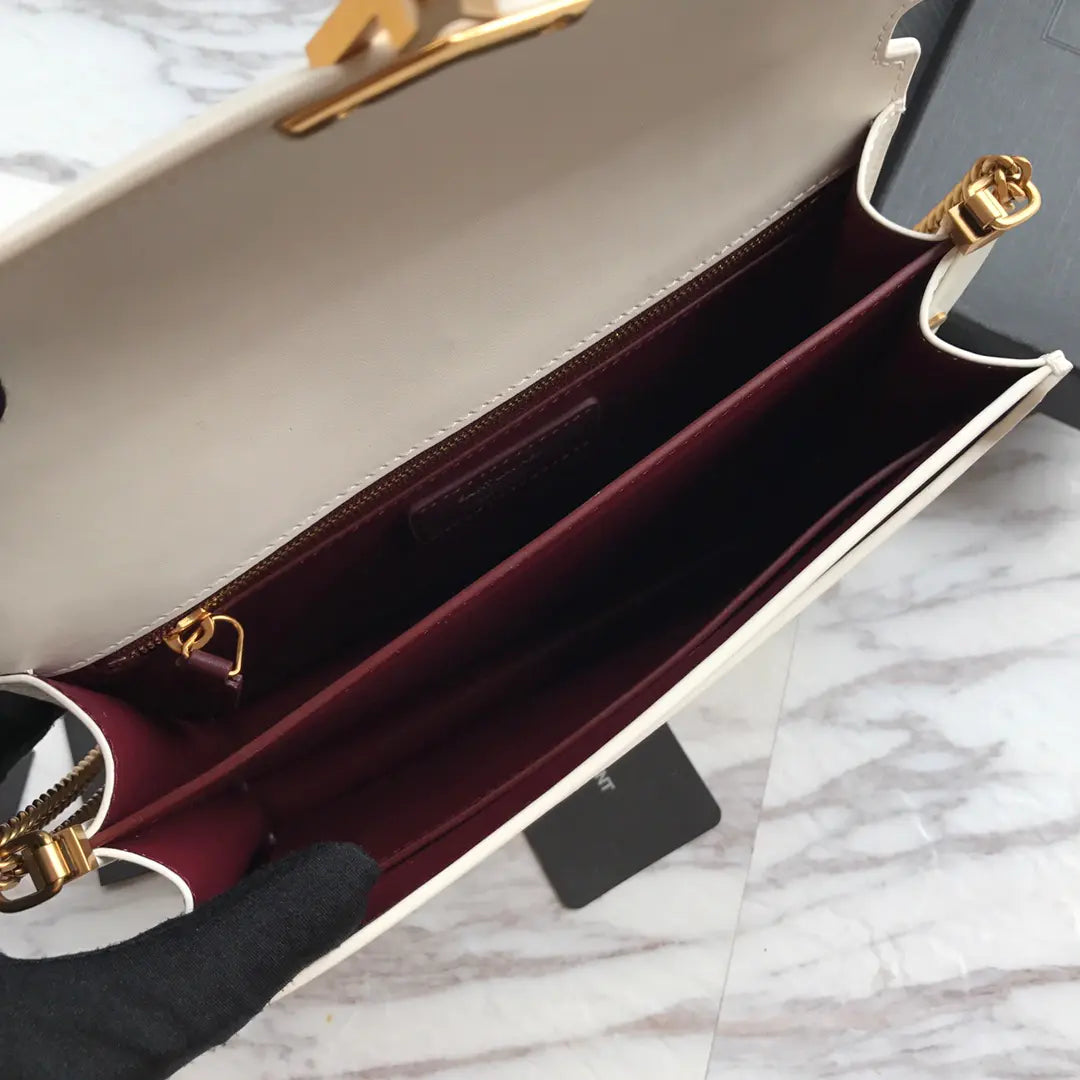 カサンドラ モノグラム クラスプバッグ（オーストリッチ）