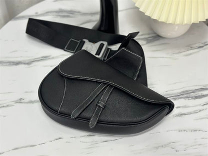 ディオール サドルバッグ ブラック グレインカーフスキン – DIO042