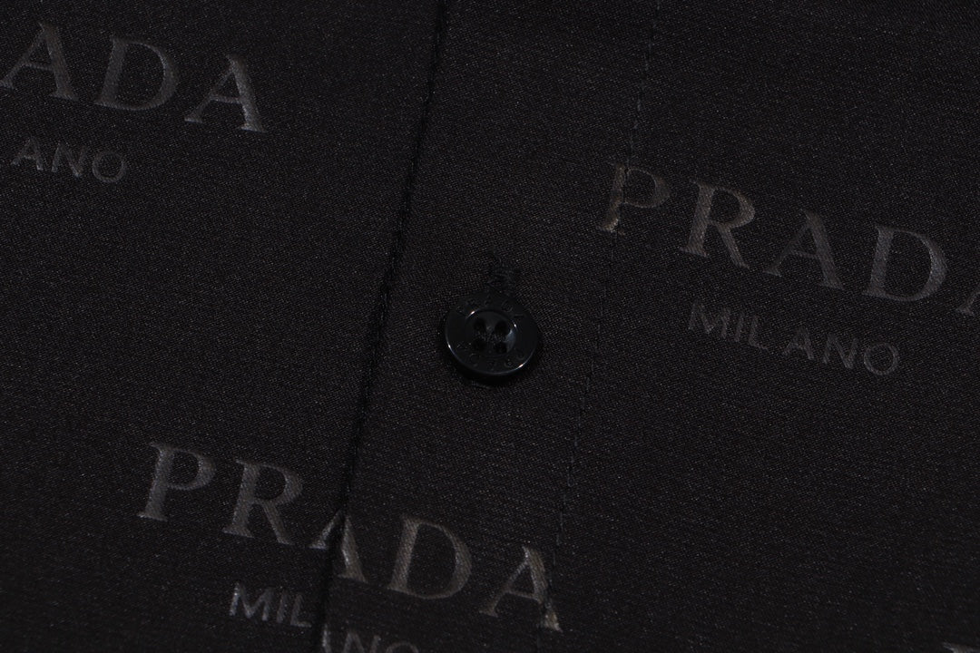 【PRADA 公式旗艦店】プラダ シャツ ご好評に付き再入荷 240803