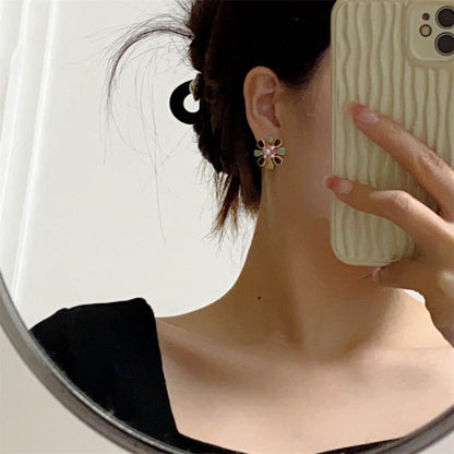 シャネルのカラフルなオイルドリップの花びらのイヤリング