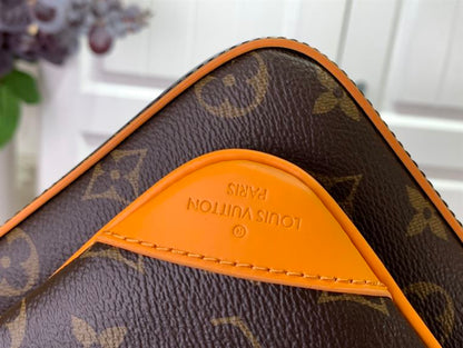 ルイ・ヴィトン トリオ メッセンジャーバッグ – LVB055