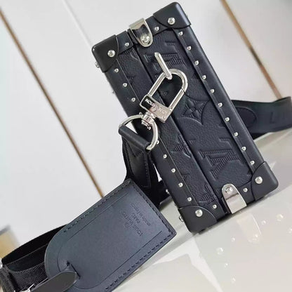 クラッチボックス ブラック モノグラム シャドウ カウハイドレザー – LW297