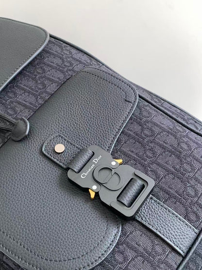 クリスチャン・ディオール オブリーク ジャカード グレインカーフスキン サドル バックパック フラップ付き ブラック