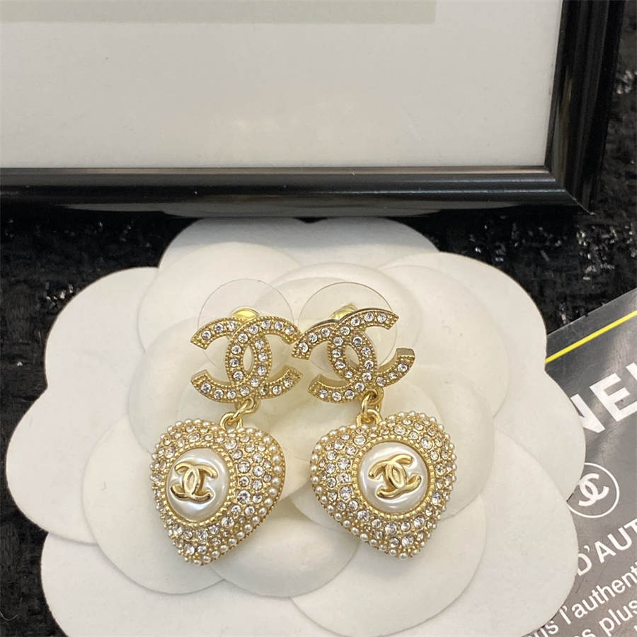 シャネル クラシック スモール ダブルC ダイヤモンド ラブ イヤリング