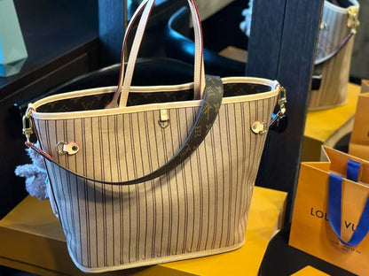 ルイ・ヴィトン M11948 ネヴァーフル バンドリエール インサイドアウト GM