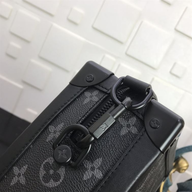 ルイ・ヴィトン ソフトトランク モノグラム エクリプス – LVB060