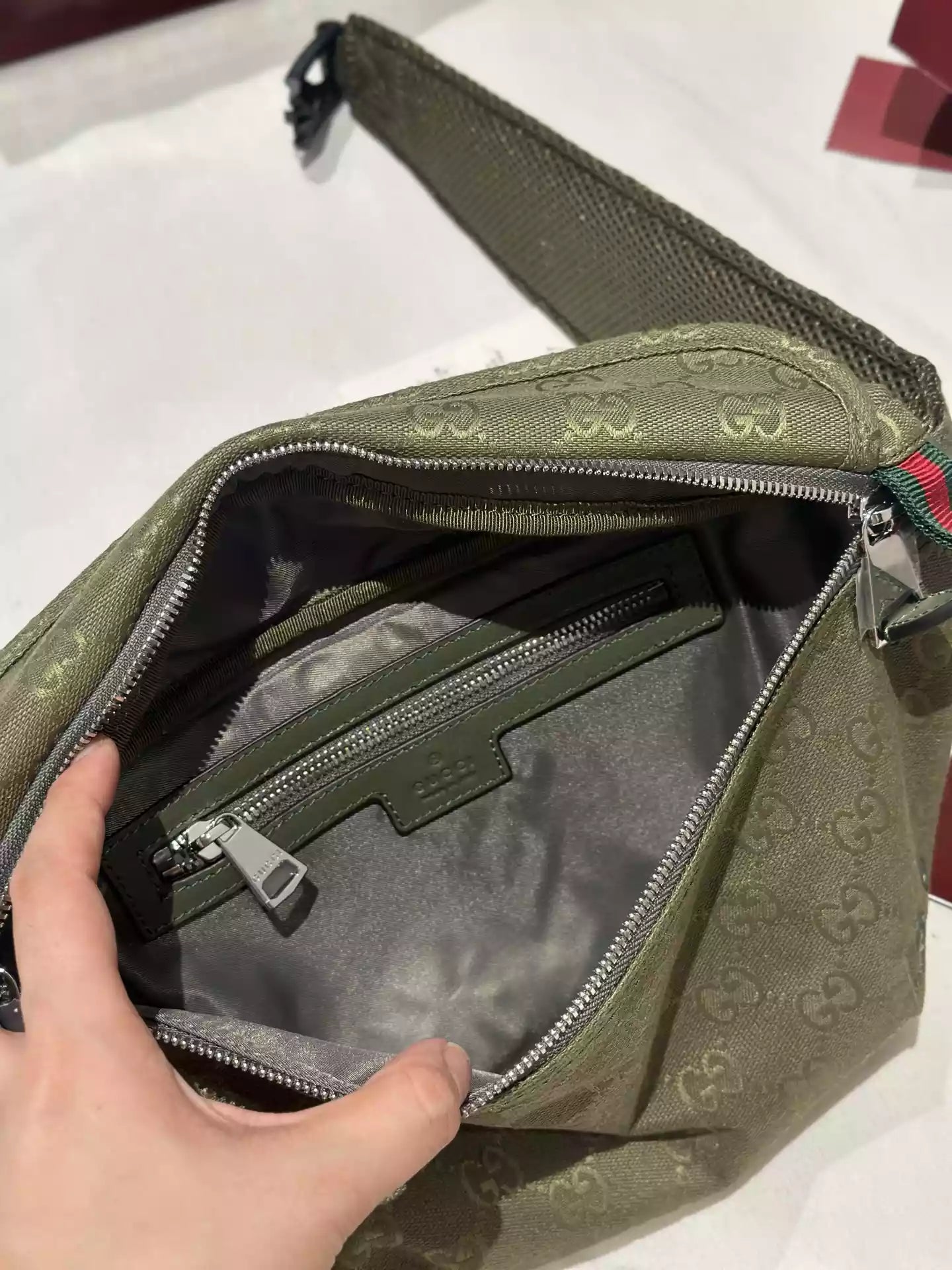 ベージュGGキャンバスのプリント入りラージベルトバッグ – BG066