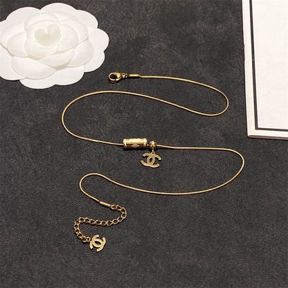 シャネルのダブルCレター細ネックレス