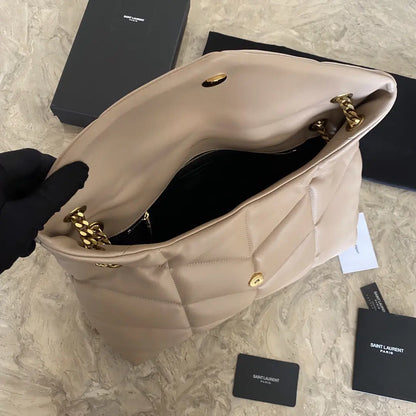 キルティングラムスキンのパファーラージバッグ