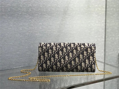 ディオールのチェーンバッグ