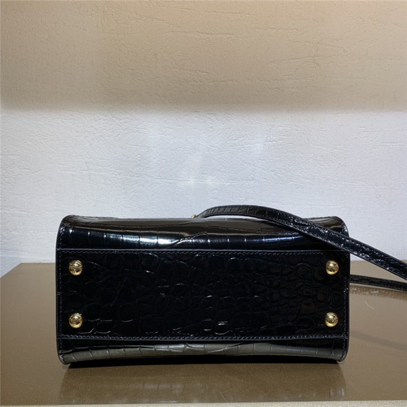 フェンディ ピーカブー ミニ レザー トート