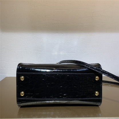 フェンディ ピーカブー ミニ レザー トート