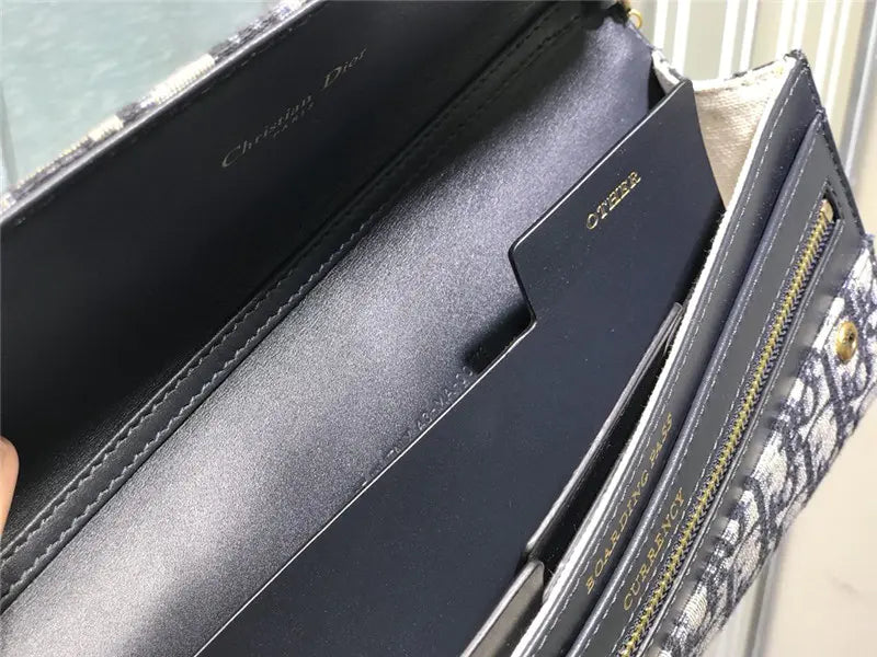 ディオールのチェーンバッグ