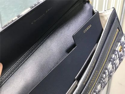 ディオールのチェーンバッグ