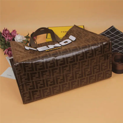 フェンディマニアショッピングバッグ ホワイト