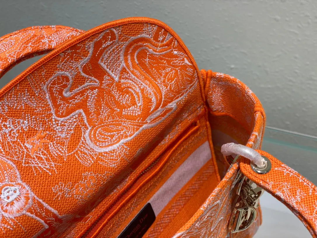 クリスチャン ディオール ミディアム レディ D ライト バッグ