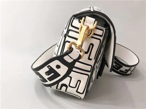 フェンディの象徴的なバゲットバッグ