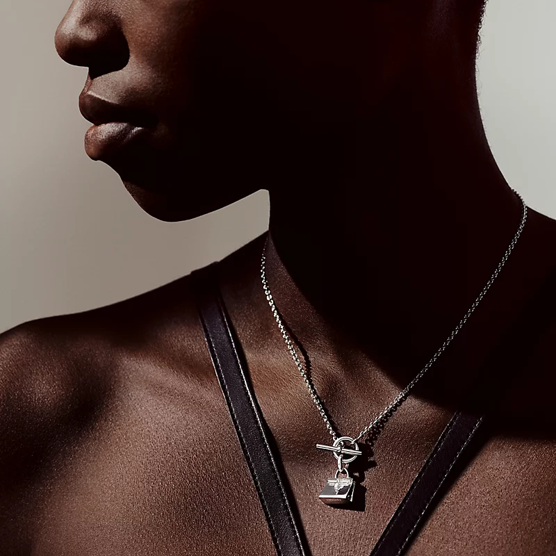 エルメス アミュレット ケリーネックレス 新入荷