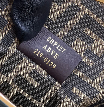 フェンディ ファースト ミディアム ダークグリーン レザーバッグ