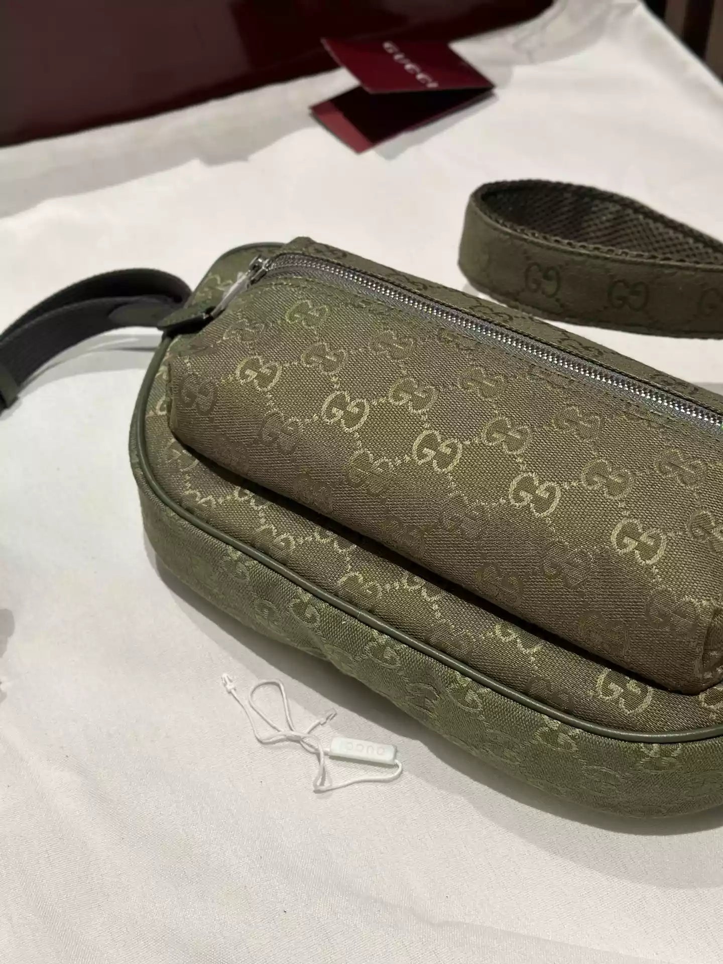 オフィディア スモール スリングバッグ（ベージュ GG キャンバス） – BG065