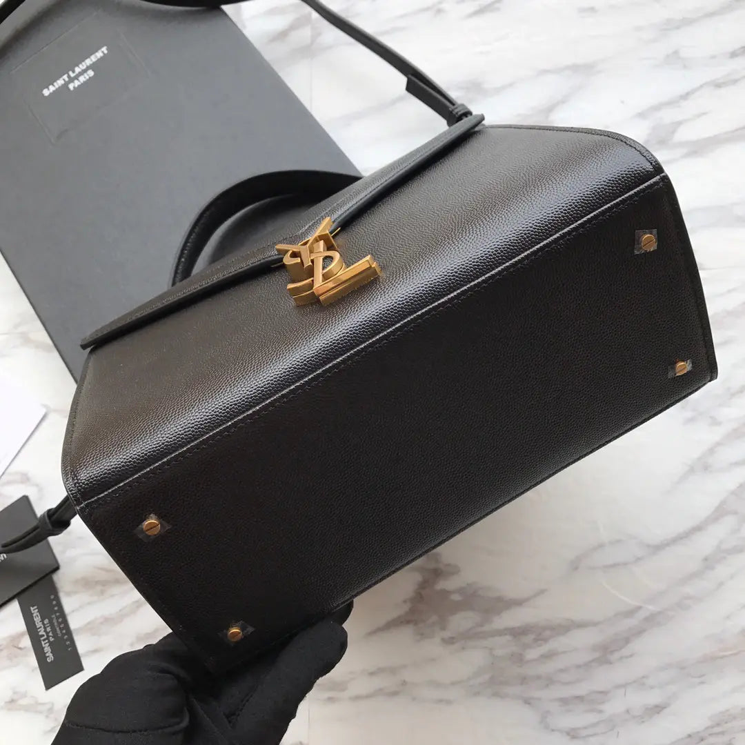 カサンドラ モノグラム クラスプバッグ マットパイソン