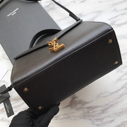 カサンドラ モノグラム クラスプバッグ マットパイソン