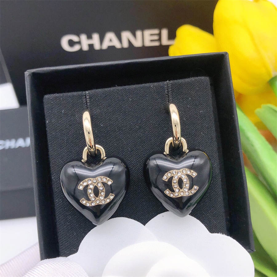 シャネルのハート型イヤリング