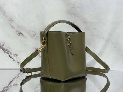 YSL 749036 LE 37 スモール シャイニーレザー グリーン