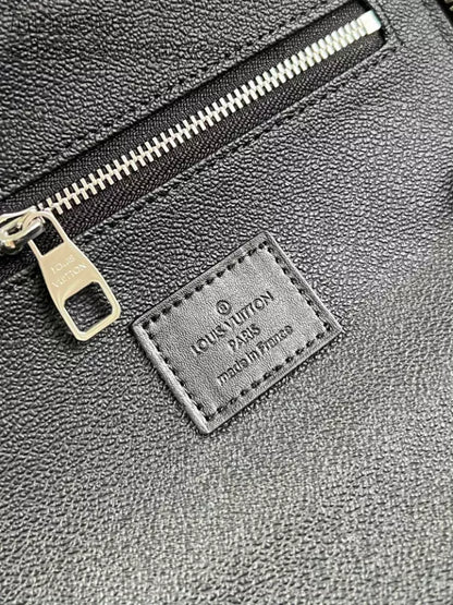 ルイ・ヴィトン トイレタリーバッグ ブラック モノグラム・エクリプス キャンバス – LW151