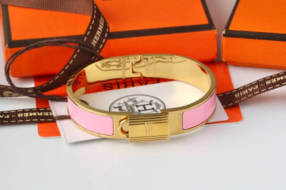 エルメスのロゴ入りブレスレットの偽物
