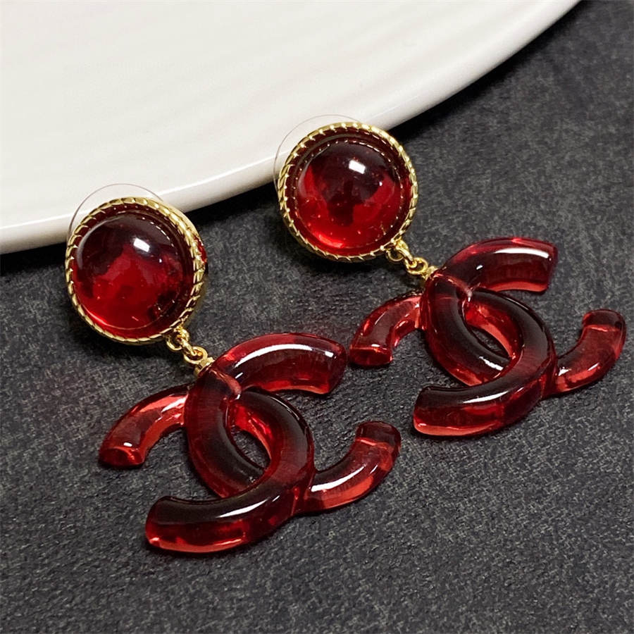 シャネルの赤いダブルC文字のイヤリング