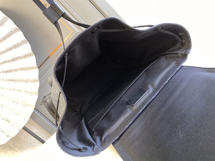 ルイ・ヴィトン バックパック トリオ モノグラム エクリプス キャンバス – LVB006