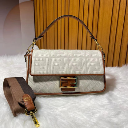 フェンディ キャンバス バゲットバッグ