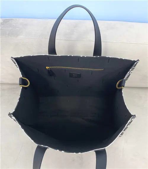 フェンディ ショッピングバッグ ロゴ