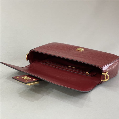 フェンディの象徴的なバゲットバッグ