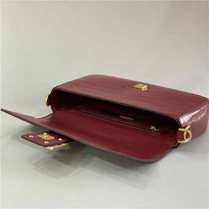 フェンディの象徴的なバゲットバッグ