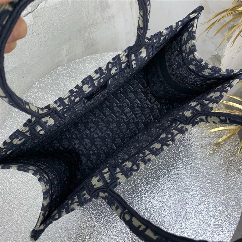 ブルーのディオール オブリーク エンブロイダリー ディオール ブック トート