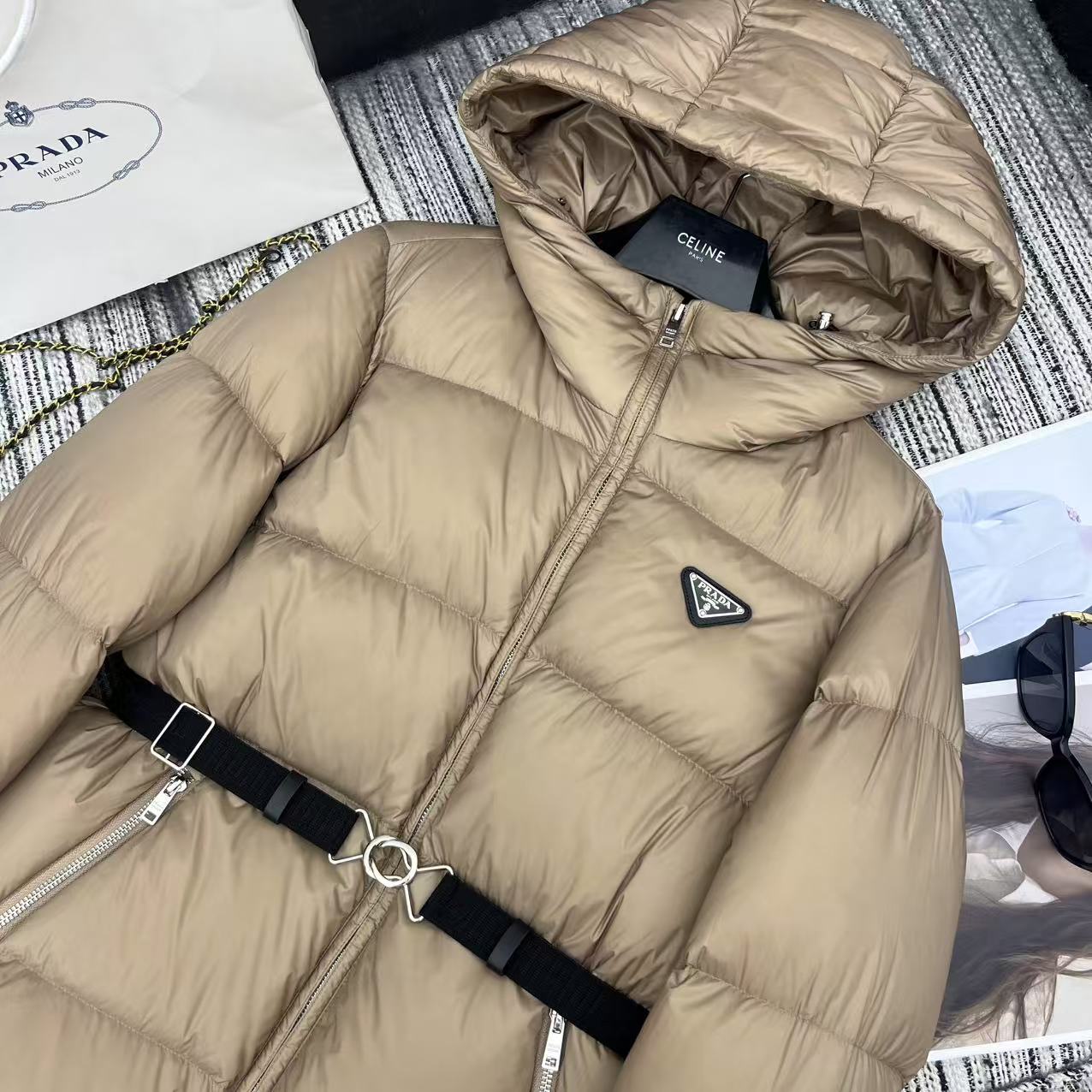 【PRADA旗艦店】ダウンジャケット、ご好評に付き再入荷！