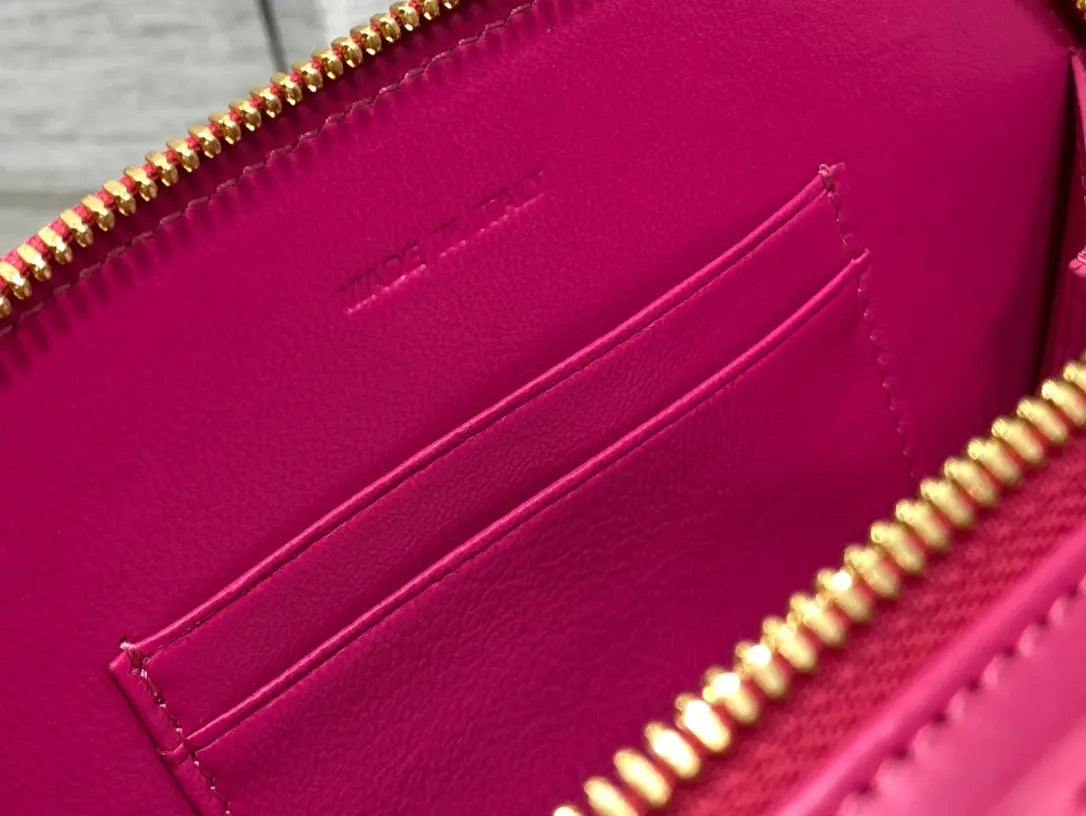 クリスチャン・ディオール シグネチャー オーバル カメラバッグ