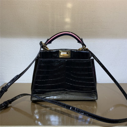 フェンディ ピーカブー ミニ レザー トート