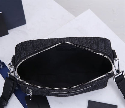 ディオール オブリーク サファリ メッセンジャー – DIO038