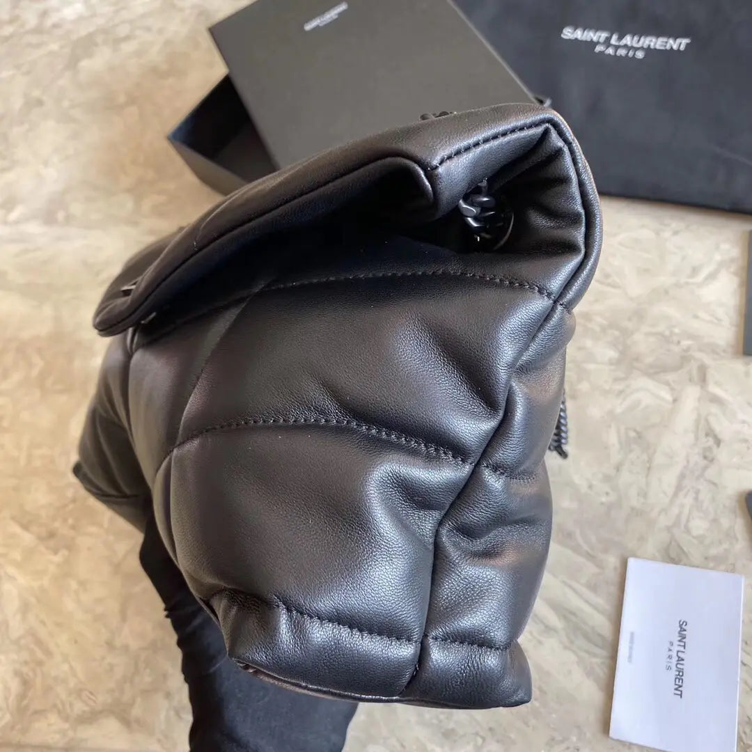 キルティングラムスキンのパファーミディアムバッグ