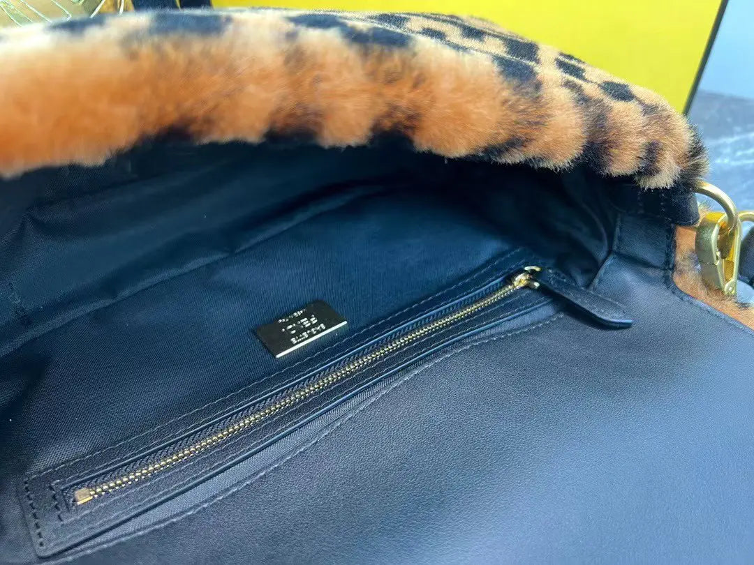 フェンディのウールバゲットバッグ