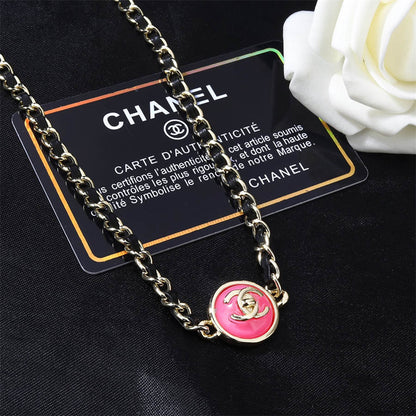 シャネルのピンクのラブレザー編み込み鎖骨ネックレス