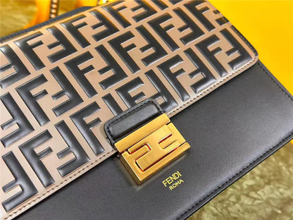 フェンディのFFショルダーバッグ